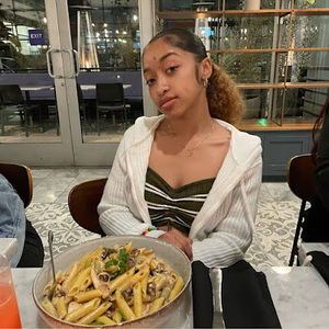 Meet your Posher, Nyomi